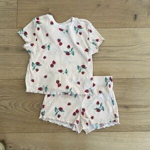 Old navy strawberry pajamas girls 6/7